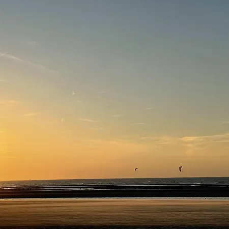 Moderne Aan Het In Oostduinkerke-bad Koksijde